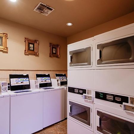Oyo Pinewood Inn & Suites Silsbee 外观 照片