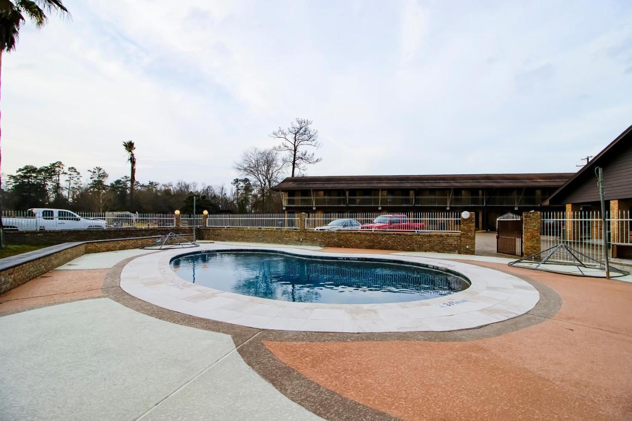 Oyo Pinewood Inn & Suites Silsbee 外观 照片