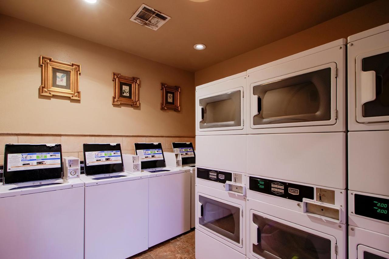 Oyo Pinewood Inn & Suites Silsbee 外观 照片