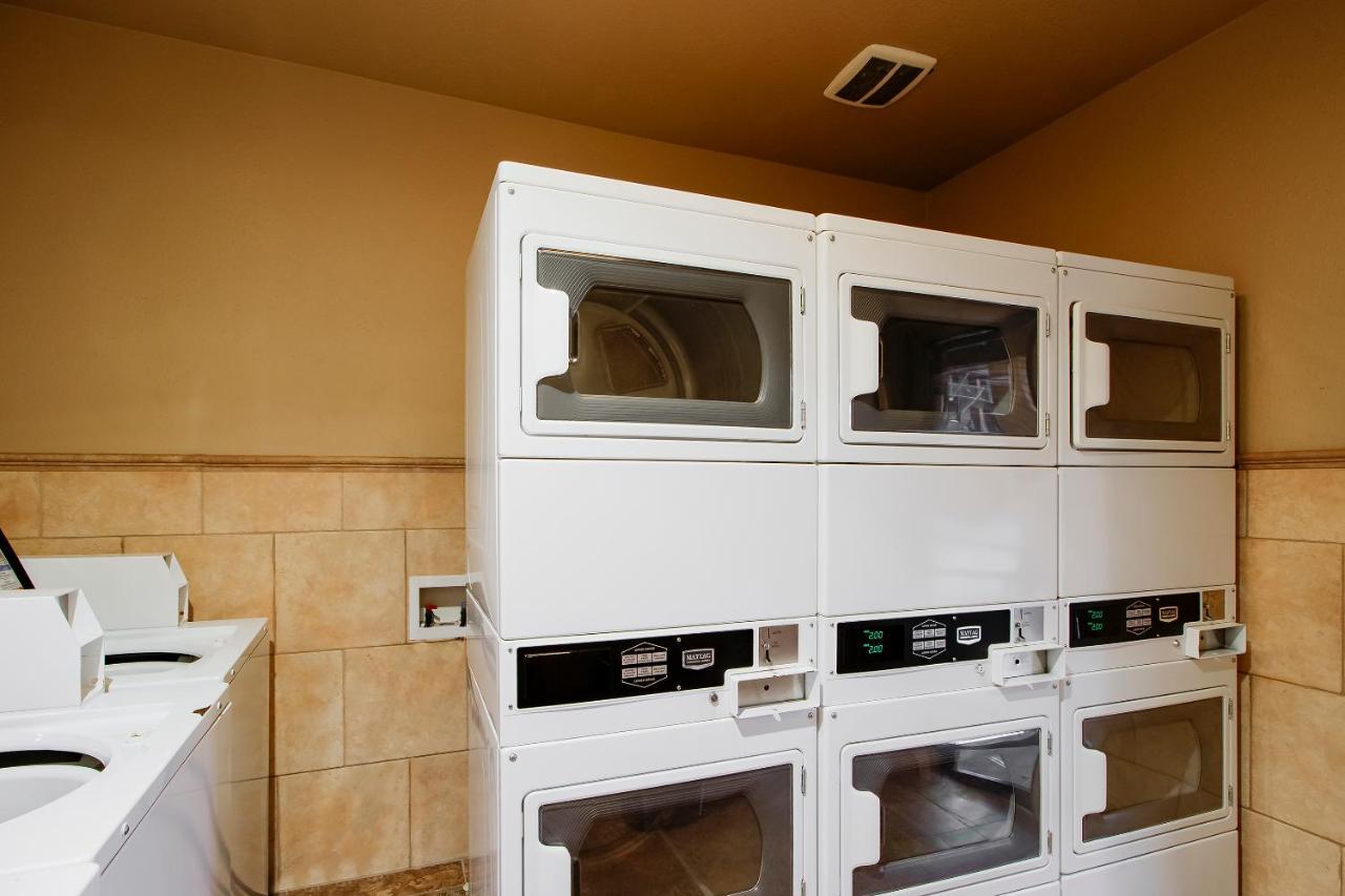 Oyo Pinewood Inn & Suites Silsbee 外观 照片