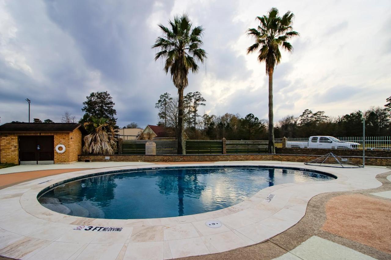 Oyo Pinewood Inn & Suites Silsbee 外观 照片