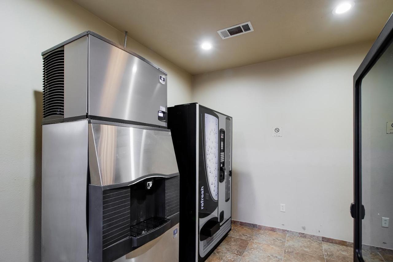 Oyo Pinewood Inn & Suites Silsbee 外观 照片