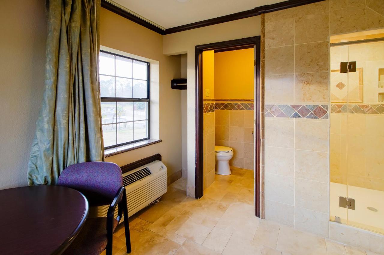 Oyo Pinewood Inn & Suites Silsbee 外观 照片