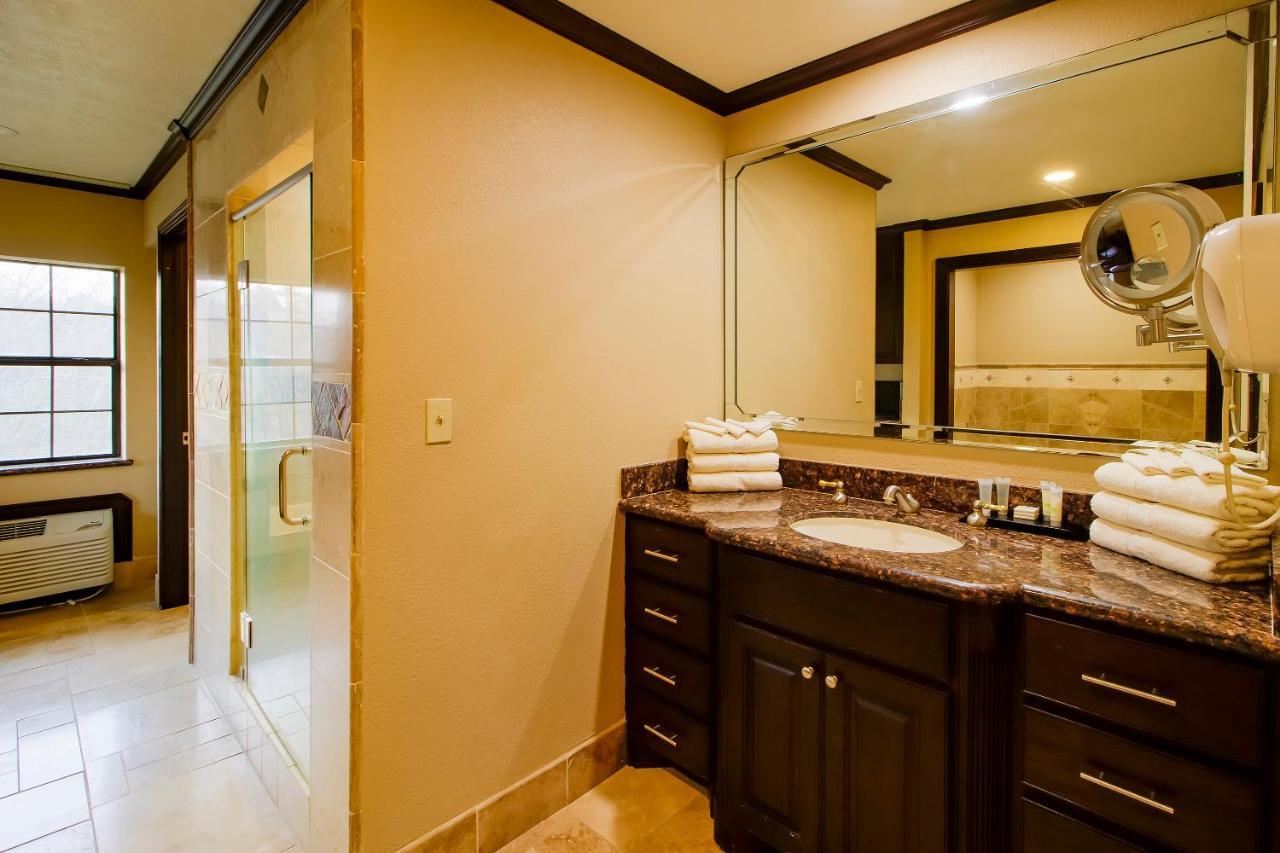 Oyo Pinewood Inn & Suites Silsbee 外观 照片