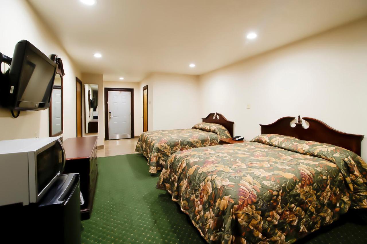 Oyo Pinewood Inn & Suites Silsbee 外观 照片